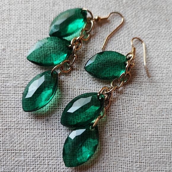 Faceted Transparent Green Acrylic Statement Necklace and Earrings Gold Tone NWOT - Picture 5 of 14